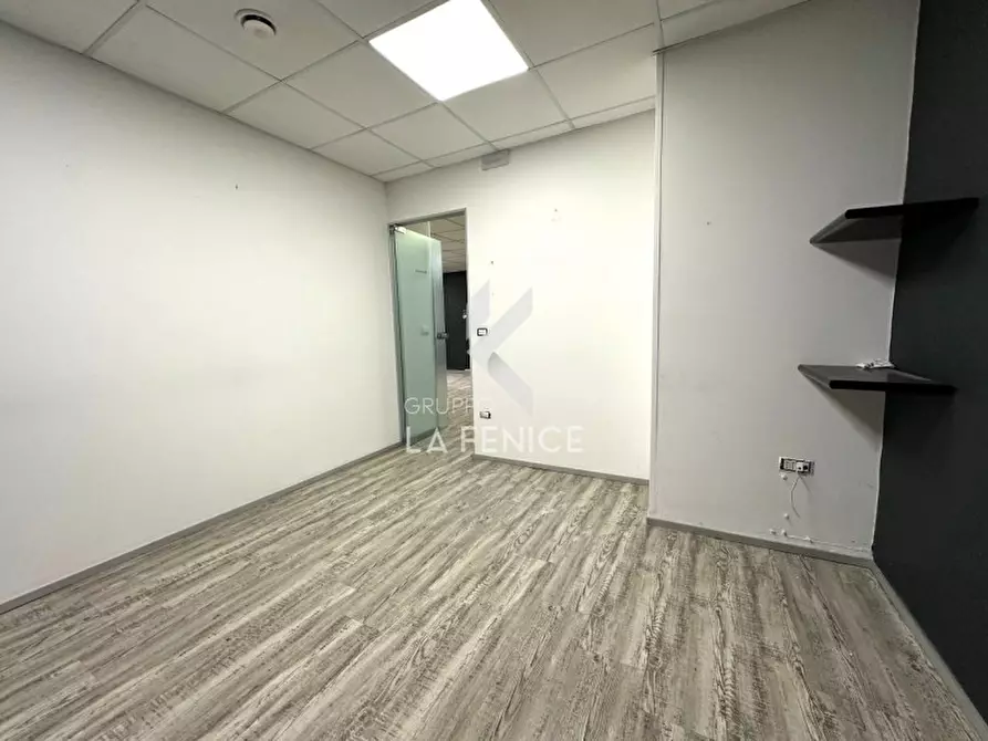 Immagine 27 di Negozio in vendita  in Via della Resistenza 54a a Martina Franca