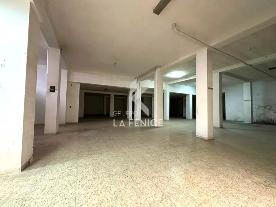 Immagine 28 di Negozio in vendita  in Via della Resistenza 54a a Martina Franca