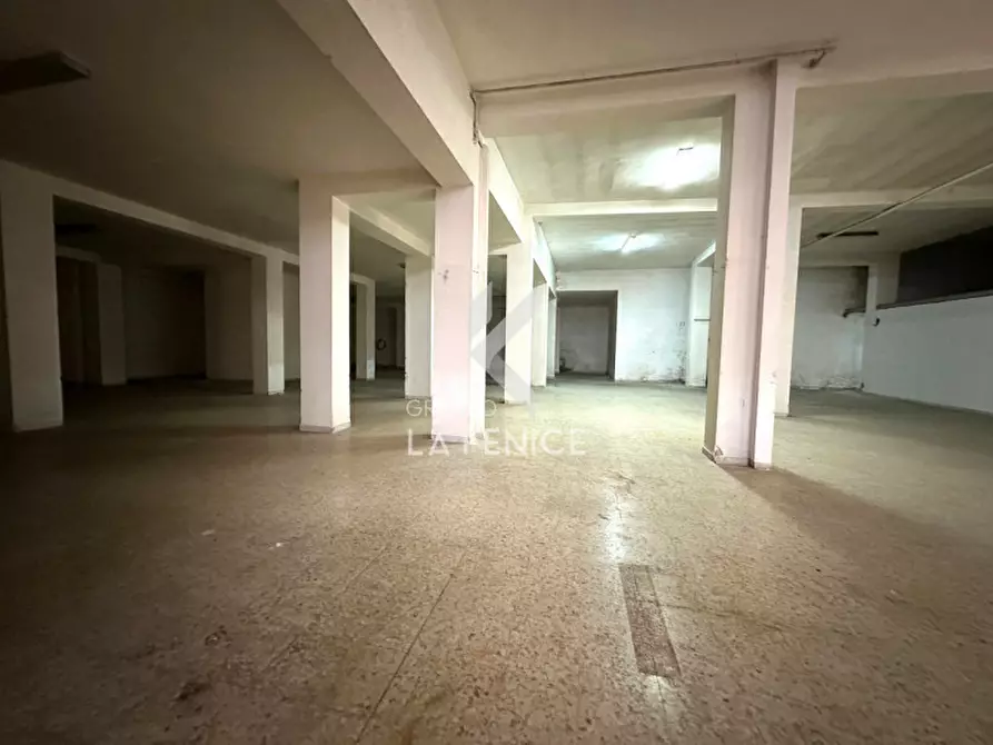 Immagine 31 di Negozio in vendita  in Via della Resistenza 54a a Martina Franca