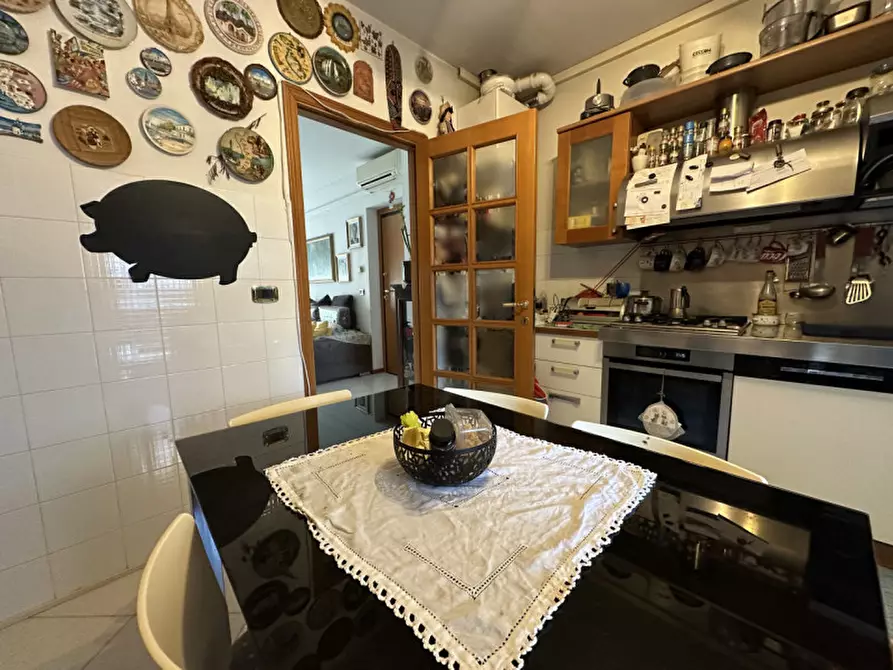 Immagine 11 di Appartamento in vendita  a Senigallia