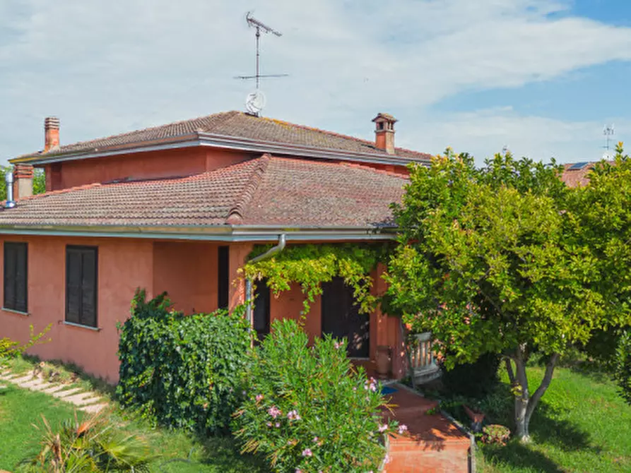 Immagine 4 di Villa in vendita  in Via Giulio Pastore 29 a Curtatone