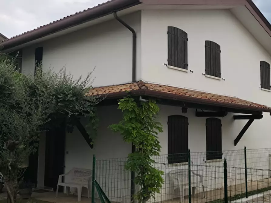 Immagine 1 di Villa in vendita  a Padova