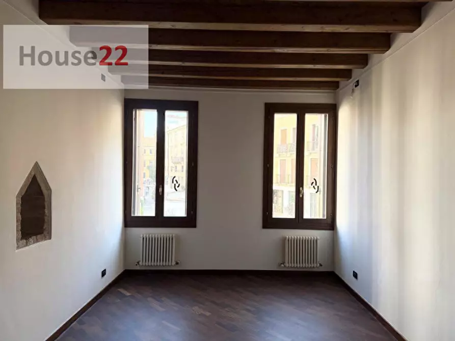 Immagine 7 di Negozio in vendita  in piazza dei signori a Vicenza