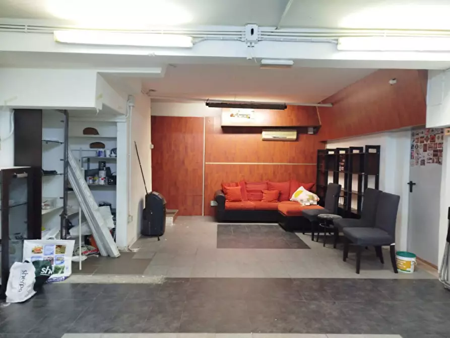 Immagine 16 di Negozio in affitto  in Via Domenico Tibone 2/D a Torino