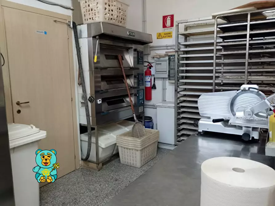 Immagine 6 di Attività commerciale in vendita  in via bari 19 a Lecce