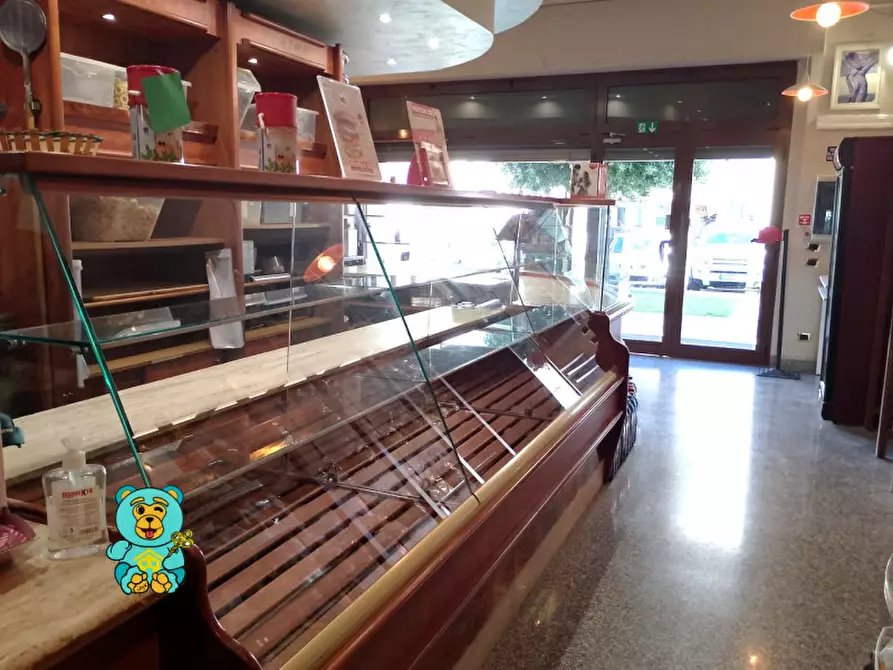 Immagine 11 di Attività commerciale in vendita  in via bari 19 a Lecce