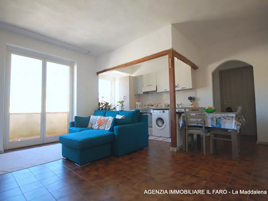 Immagine 1 di Appartamento in vendita  in via Aldo Moro a La Maddalena