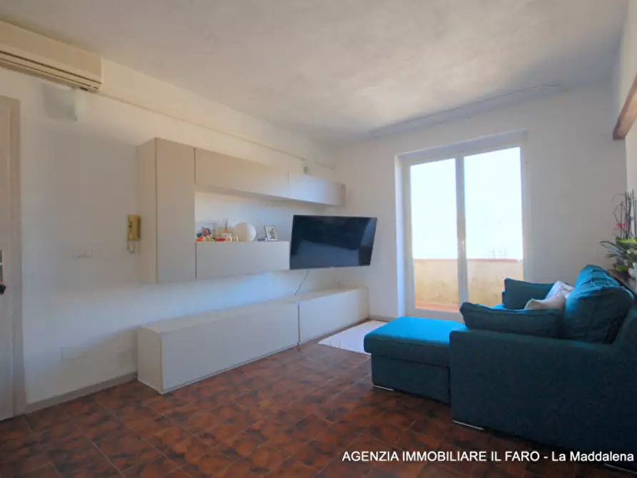 Immagine 2 di Appartamento in vendita  in via Aldo Moro a La Maddalena