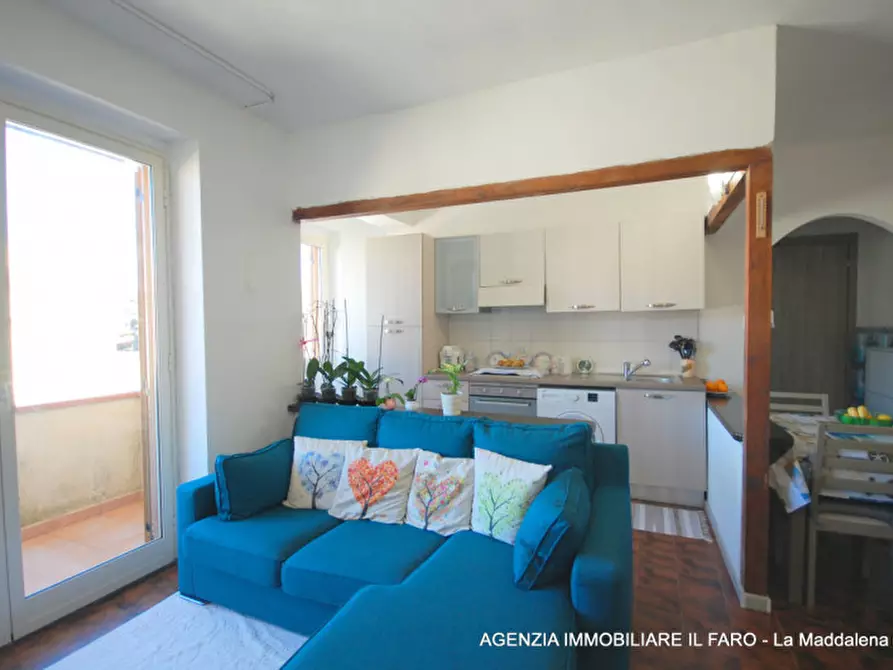 Immagine 3 di Appartamento in vendita  in via Aldo Moro a La Maddalena