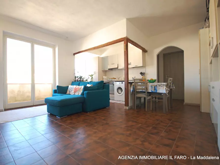 Immagine 5 di Appartamento in vendita  in via Aldo Moro a La Maddalena