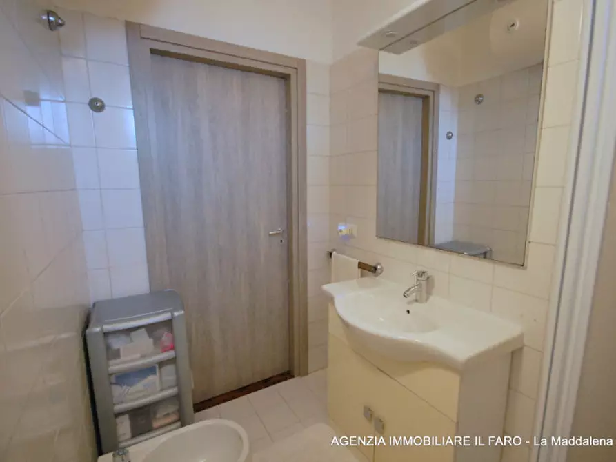 Immagine 10 di Appartamento in vendita  in via Aldo Moro a La Maddalena
