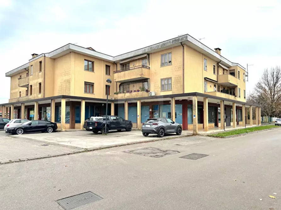 Immagine 1 di Negozio in vendita  in VIA SAN VALENTINO a Dolo