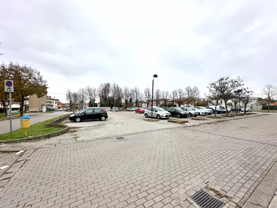 Immagine 10 di Negozio in vendita  in VIA SAN VALENTINO a Dolo