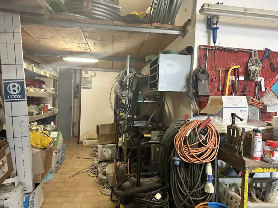 Immagine 19 di Negozio in vendita  in VIA SAN VALENTINO a Dolo