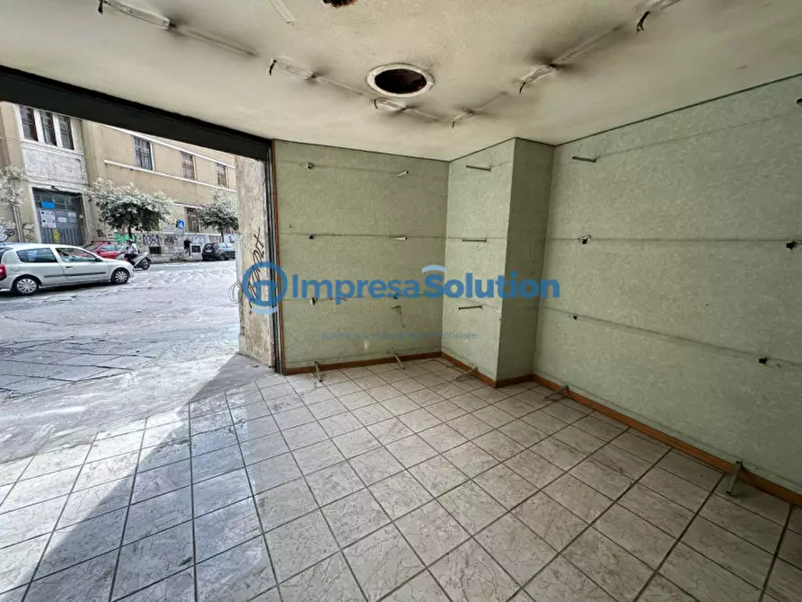 Immagine 9 di Negozio in vendita  in Corso Giuseppe Garibaldi a Napoli