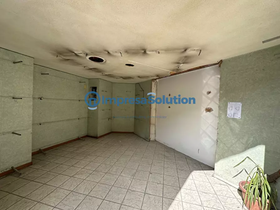 Immagine 13 di Negozio in vendita  in Corso Giuseppe Garibaldi a Napoli