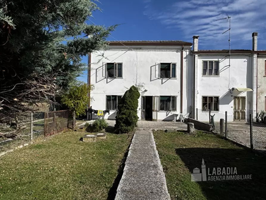 Immagine 1 di Villetta a schiera in vendita  in Via Arioste 1137 a Bagnolo Di Po
