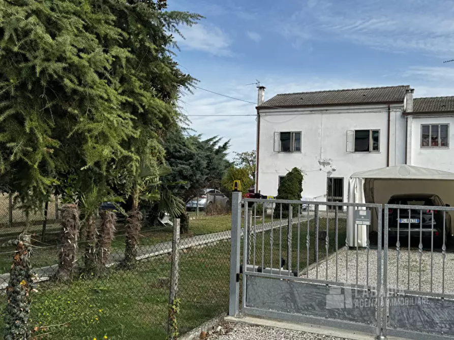 Immagine 2 di Villetta a schiera in vendita  in Via Arioste 1137 a Bagnolo Di Po