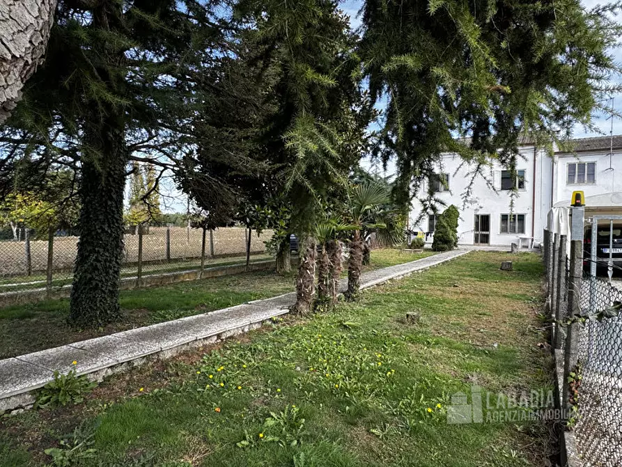 Immagine 5 di Villetta a schiera in vendita  in Via Arioste 1137 a Bagnolo Di Po