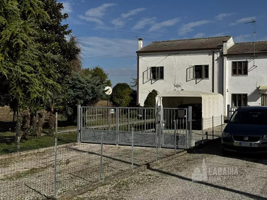 Immagine 22 di Villetta a schiera in vendita  in Via Arioste 1137 a Bagnolo Di Po