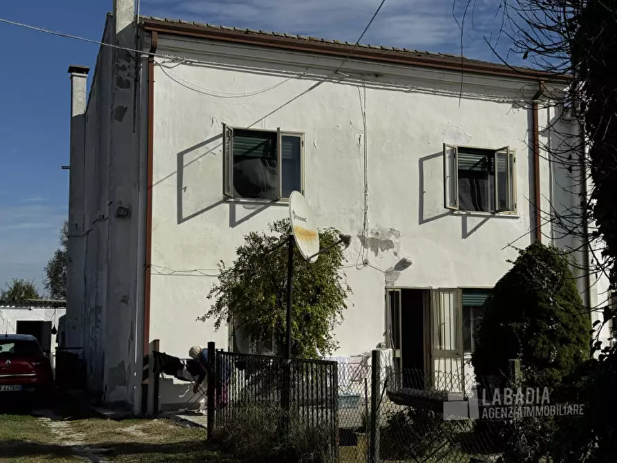 Immagine 23 di Villetta a schiera in vendita  in Via Arioste 1137 a Bagnolo Di Po