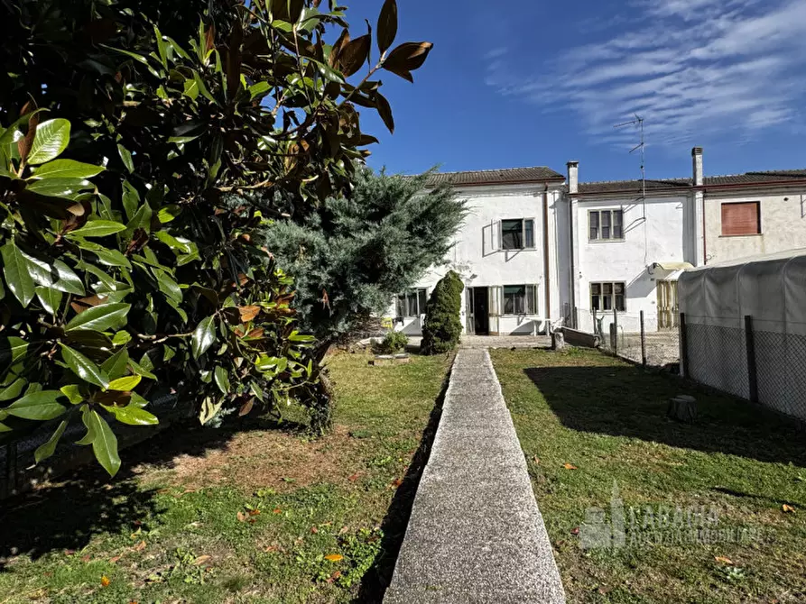 Immagine 29 di Villetta a schiera in vendita  in Via Arioste 1137 a Bagnolo Di Po