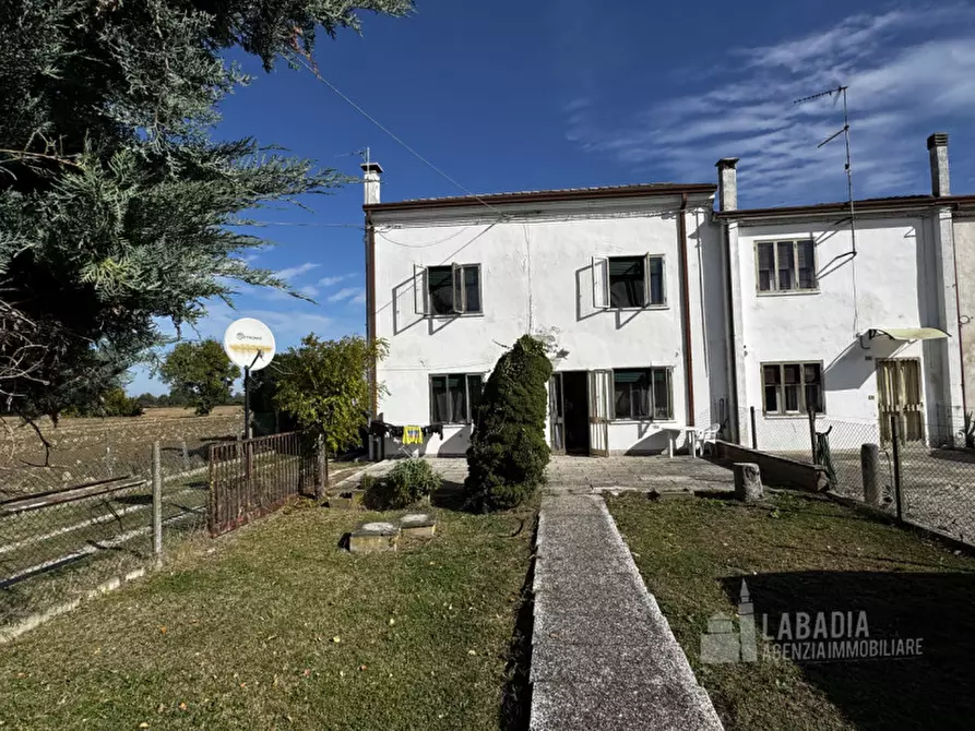 Immagine 30 di Villetta a schiera in vendita  in Via Arioste 1137 a Bagnolo Di Po