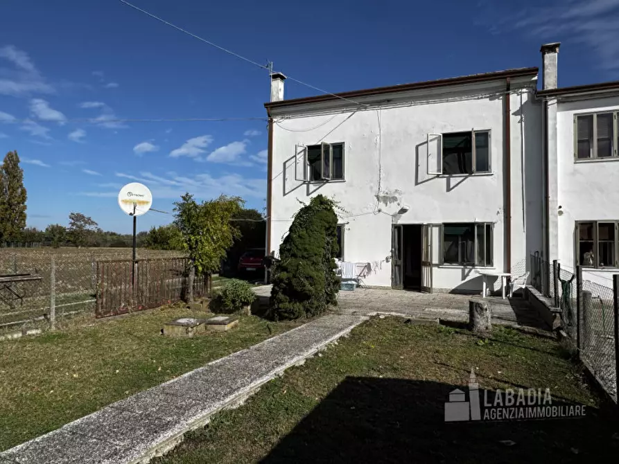 Immagine 43 di Villetta a schiera in vendita  in Via Arioste 1137 a Bagnolo Di Po
