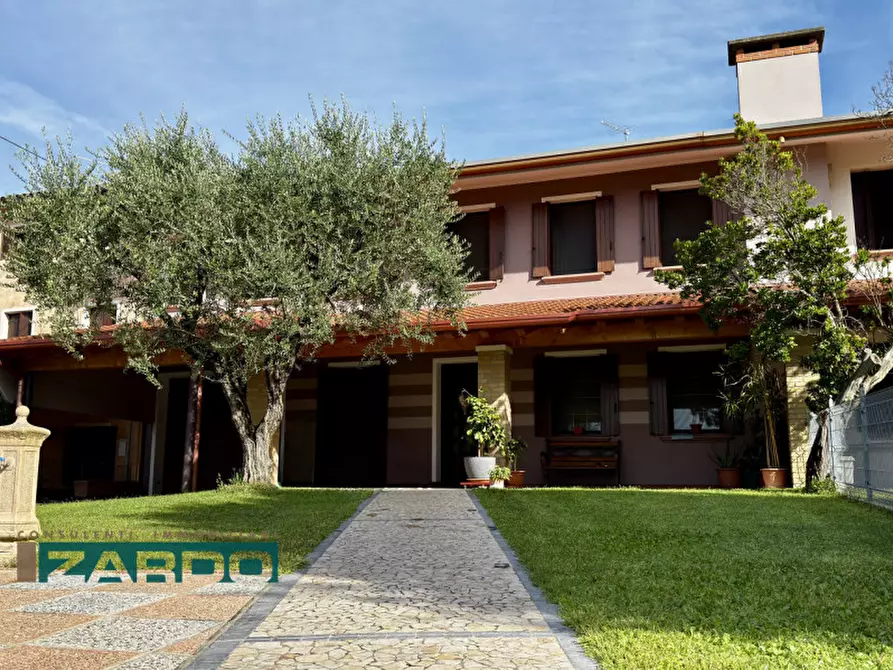 Immagine 1 di Villetta a schiera in vendita  a Castello Di Godego