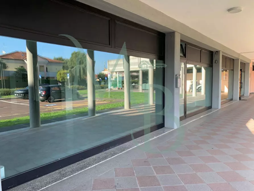 Immagine 2 di Negozio in affitto  in Via Armando Diaz a Vigonza