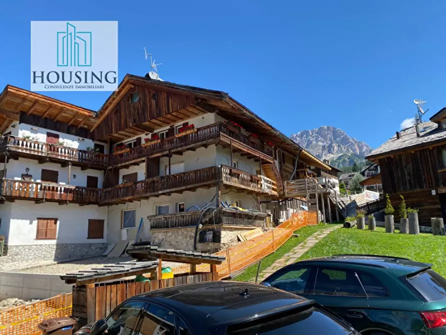 Immagine 13 di Appartamento in vendita  in Via dello Stadio a Cortina D'ampezzo