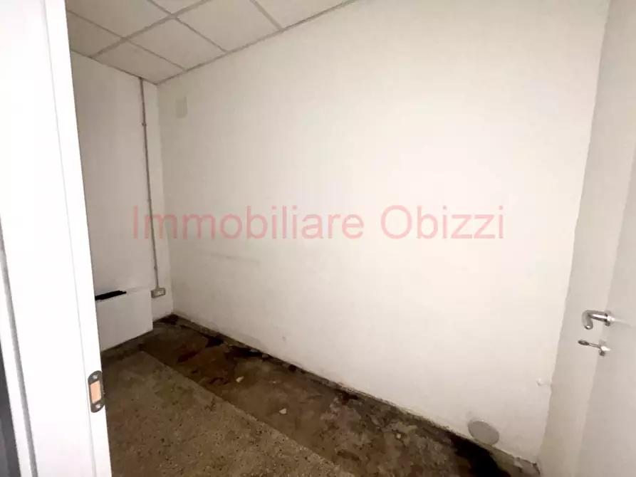 Immagine 11 di Negozio in affitto  in Via Altinate a Padova