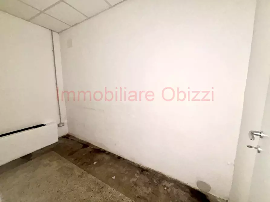 Immagine 12 di Negozio in affitto  in Via Altinate a Padova