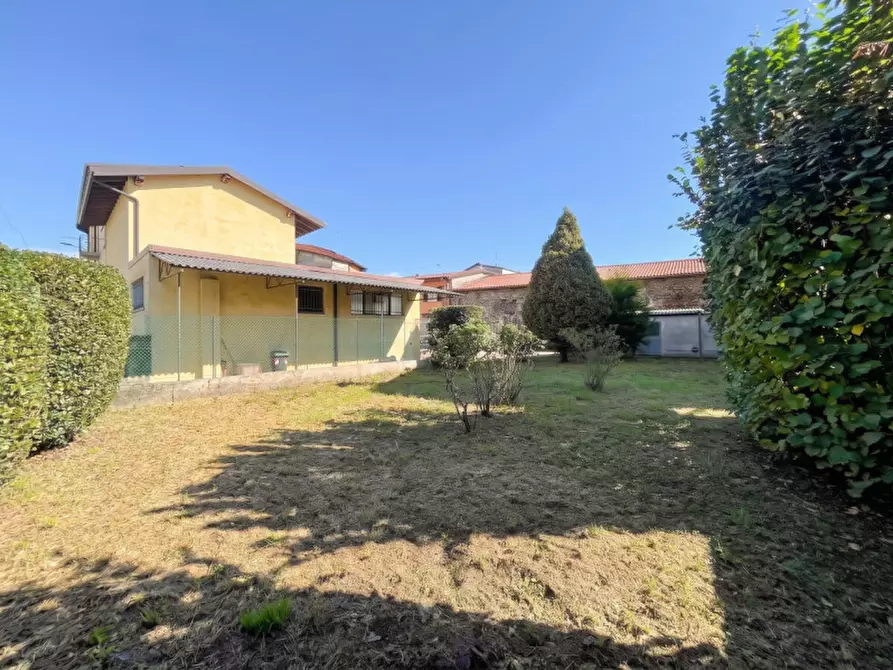 Immagine 2 di Casa indipendente in vendita  a Azzano San Paolo