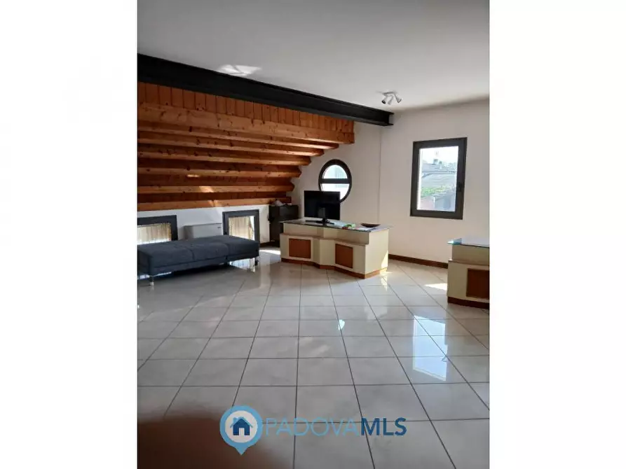 Immagine 1 di Ufficio in vendita  in Via Provinciale Sud a Fosso'