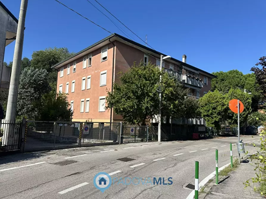 Immagine 32 di Appartamento in vendita  in VIA TONZIG a Padova