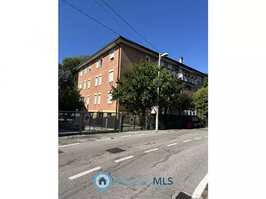 Immagine 56 di Appartamento in vendita  in VIA TONZIG a Padova