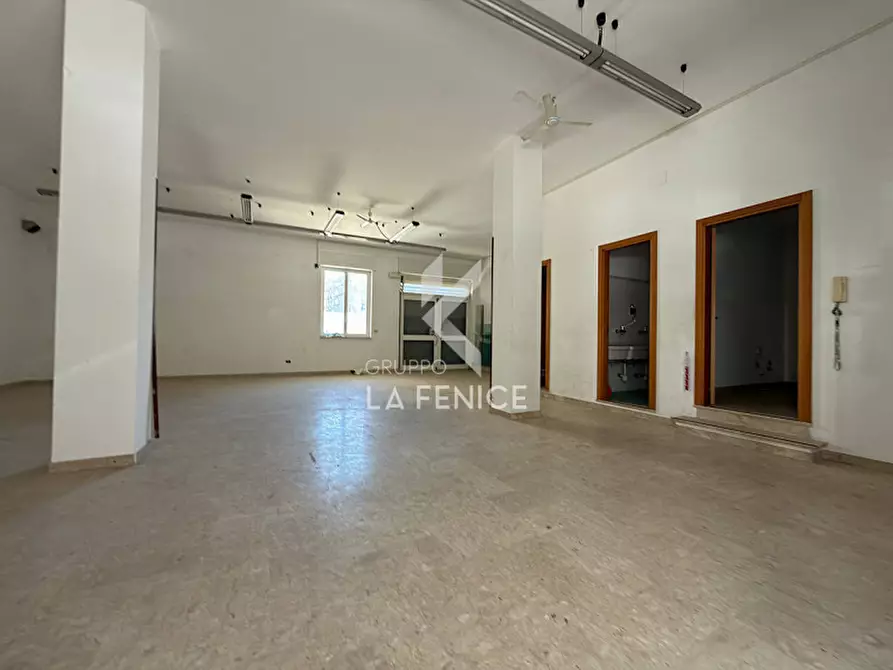 Immagine 1 di Negozio in vendita  in I Parallela Via delle Arti 27 a Martina Franca