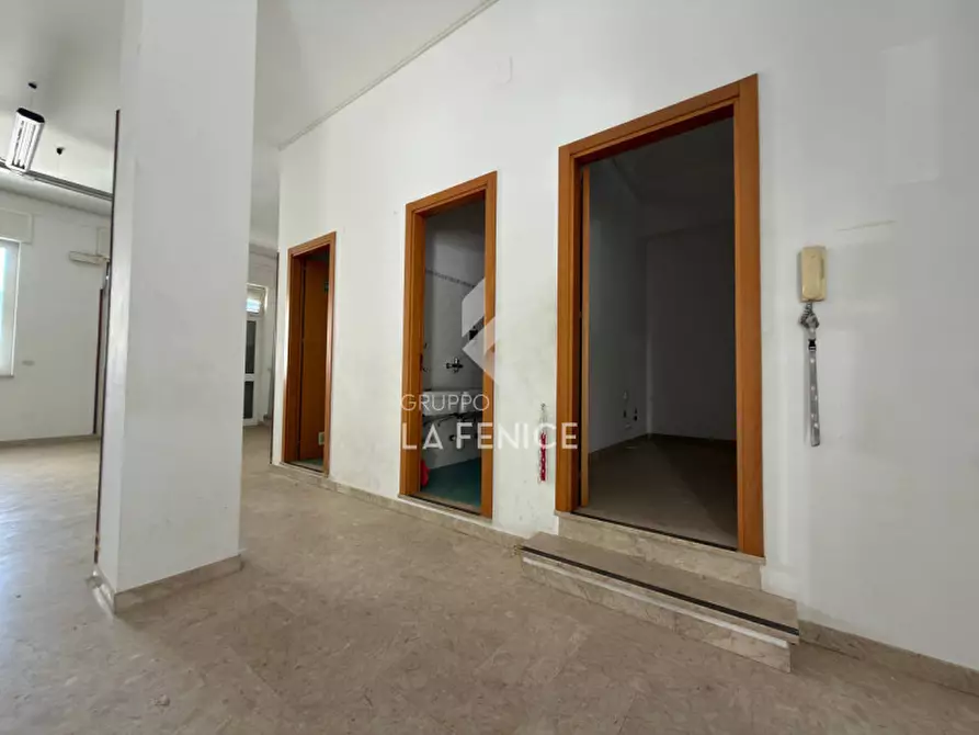 Immagine 8 di Negozio in vendita  in I Parallela Via delle Arti 27 a Martina Franca