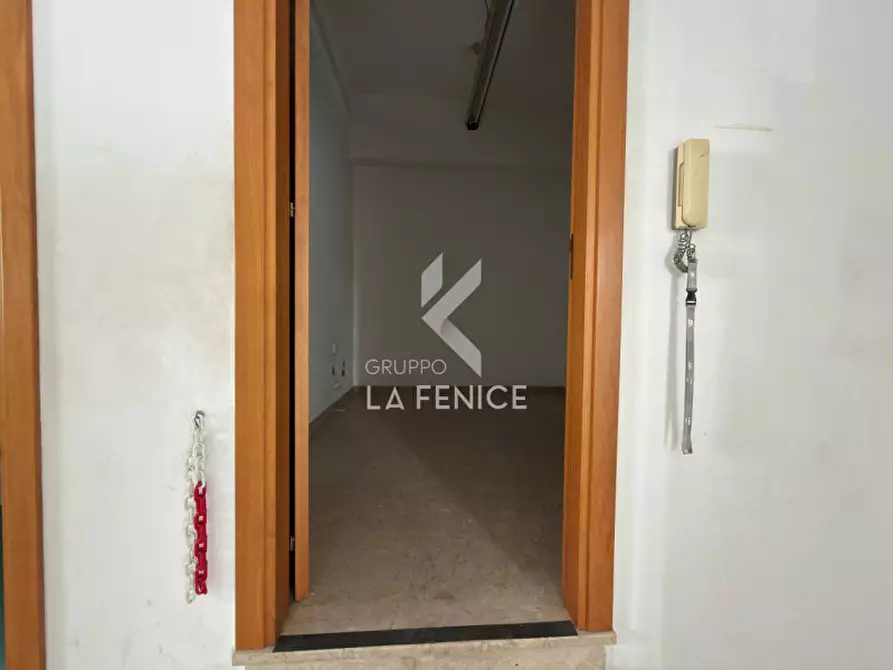 Immagine 9 di Negozio in vendita  in I Parallela Via delle Arti 27 a Martina Franca