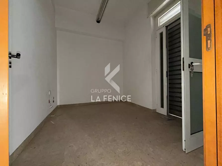 Immagine 10 di Negozio in vendita  in I Parallela Via delle Arti 27 a Martina Franca