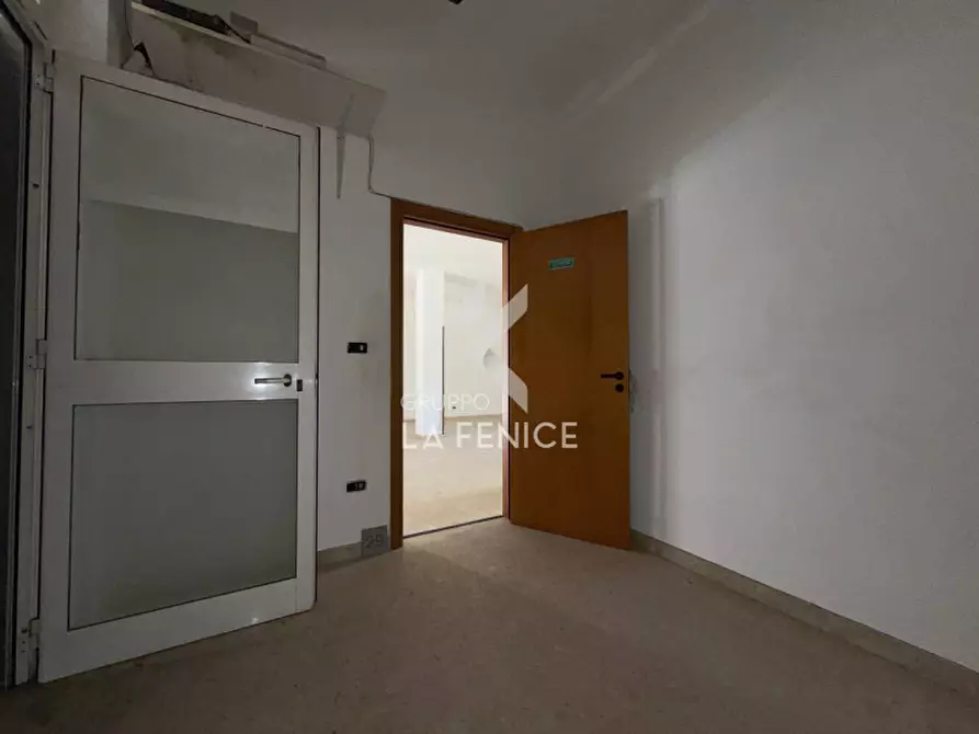 Immagine 12 di Negozio in vendita  in I Parallela Via delle Arti 27 a Martina Franca