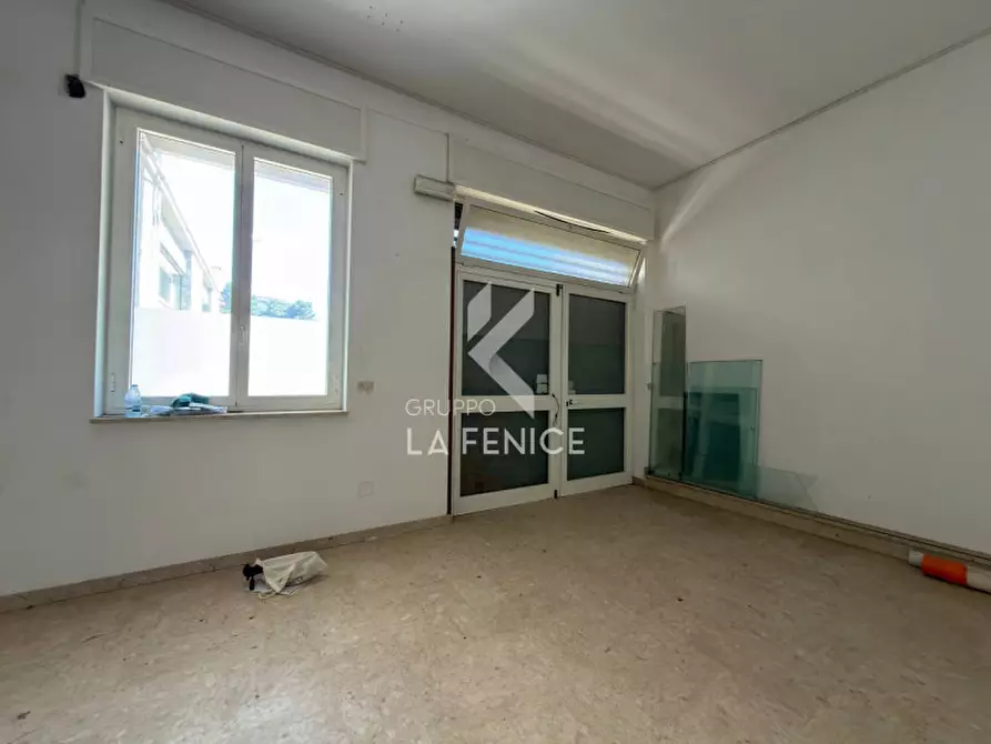 Immagine 15 di Negozio in vendita  in I Parallela Via delle Arti 27 a Martina Franca