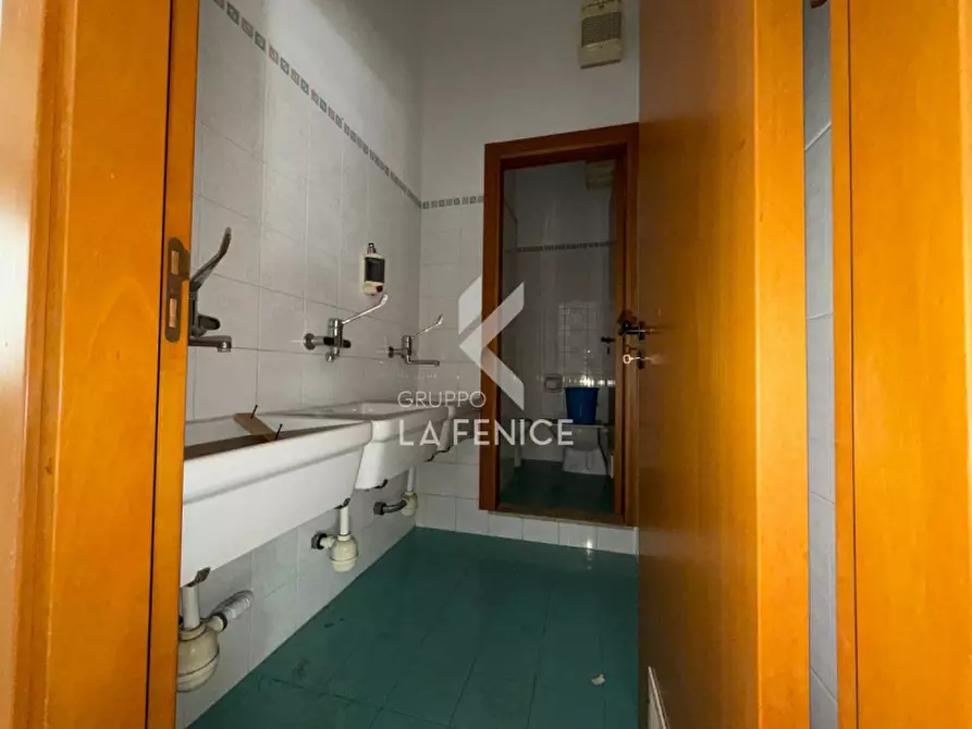 Immagine 16 di Negozio in vendita  in I Parallela Via delle Arti 27 a Martina Franca