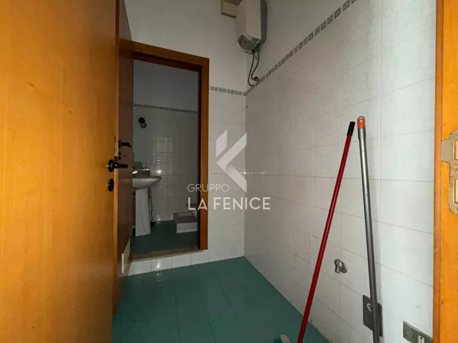 Immagine 18 di Negozio in vendita  in I Parallela Via delle Arti 27 a Martina Franca