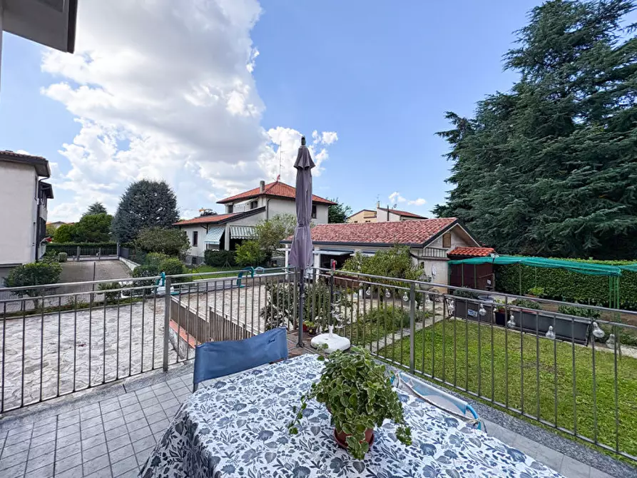 Immagine 8 di Appartamento in vendita  in Macherio Via Trento e Trieste 41 a Macherio