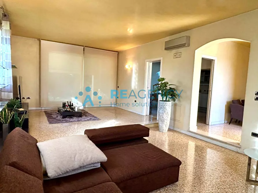 Immagine 3 di Casa indipendente in vendita  in Via Stadio, 2 a Torri Di Quartesolo