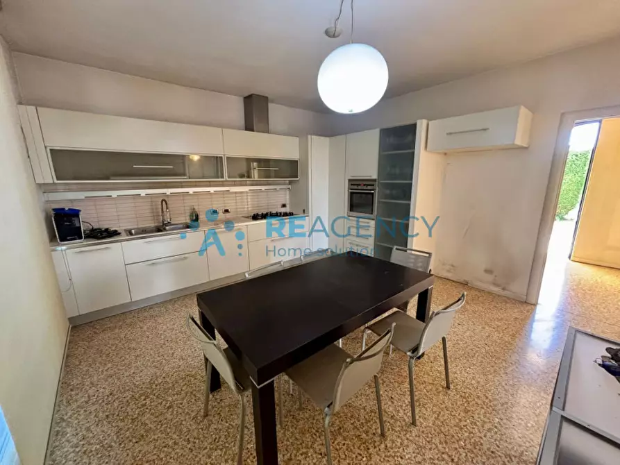 Immagine 4 di Casa indipendente in vendita  in Via Stadio, 2 a Torri Di Quartesolo