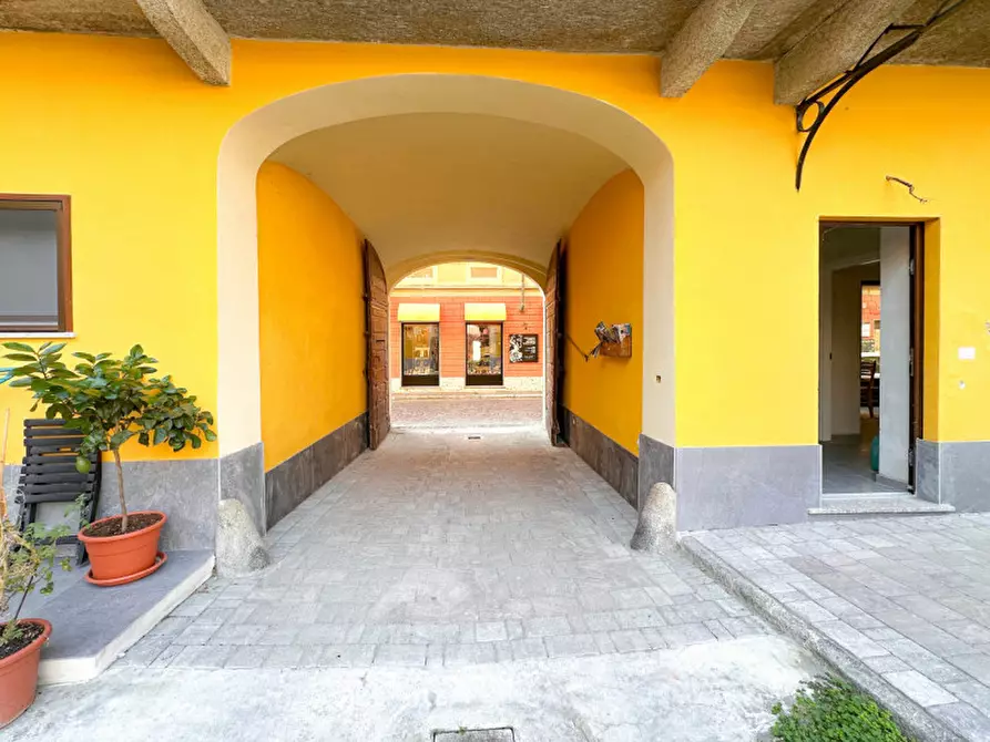 Immagine 1 di Negozio in vendita  in Via Dante Alighieri,31 a Carpignano Sesia