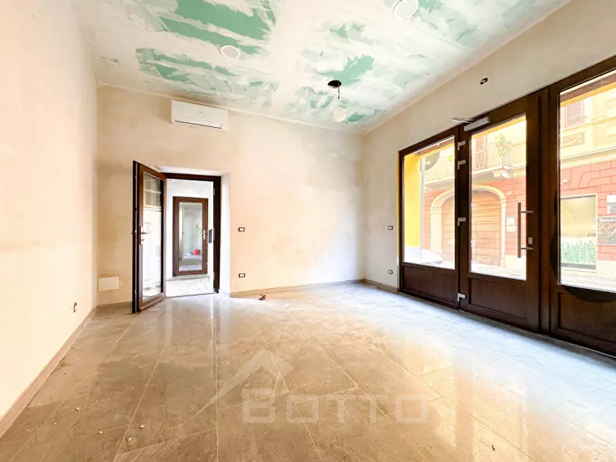 Immagine 10 di Negozio in vendita  in Via Dante Alighieri,31 a Carpignano Sesia